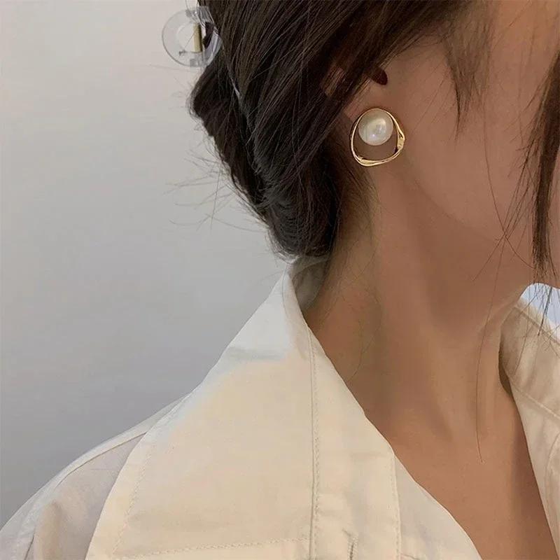 Retro French Irregular Baroque Imitation Pearl Stud Earrings For Women Trendy Design Luxury Light Unusual Fashion Jewelry