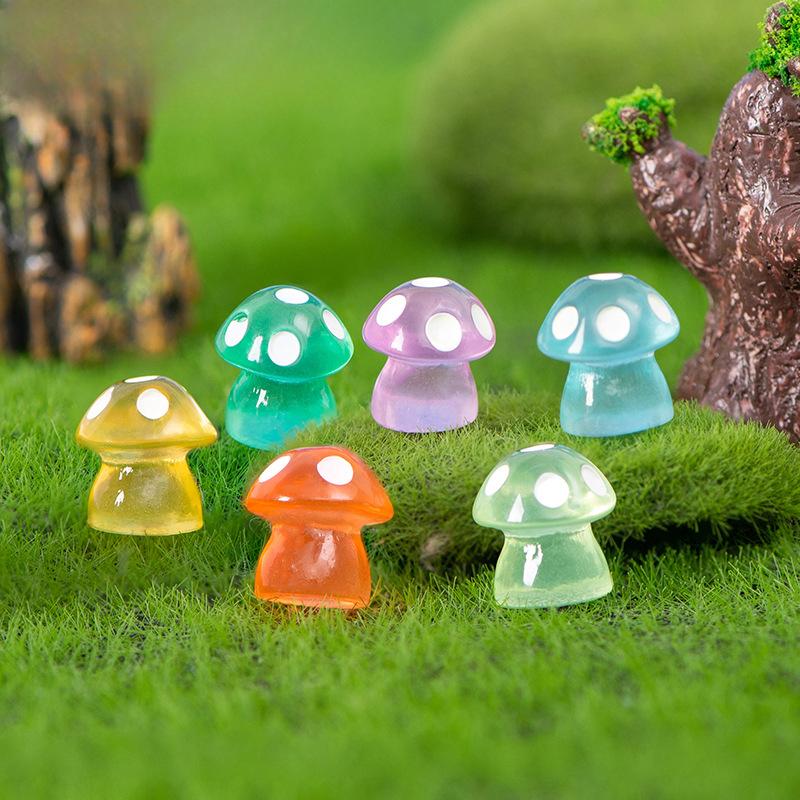 Glow-in-the-dark Small Mushroom Resin Ornaments Micro Landscape Gardening Diy Material Accessories Desktop Cute Luminous Ornaments