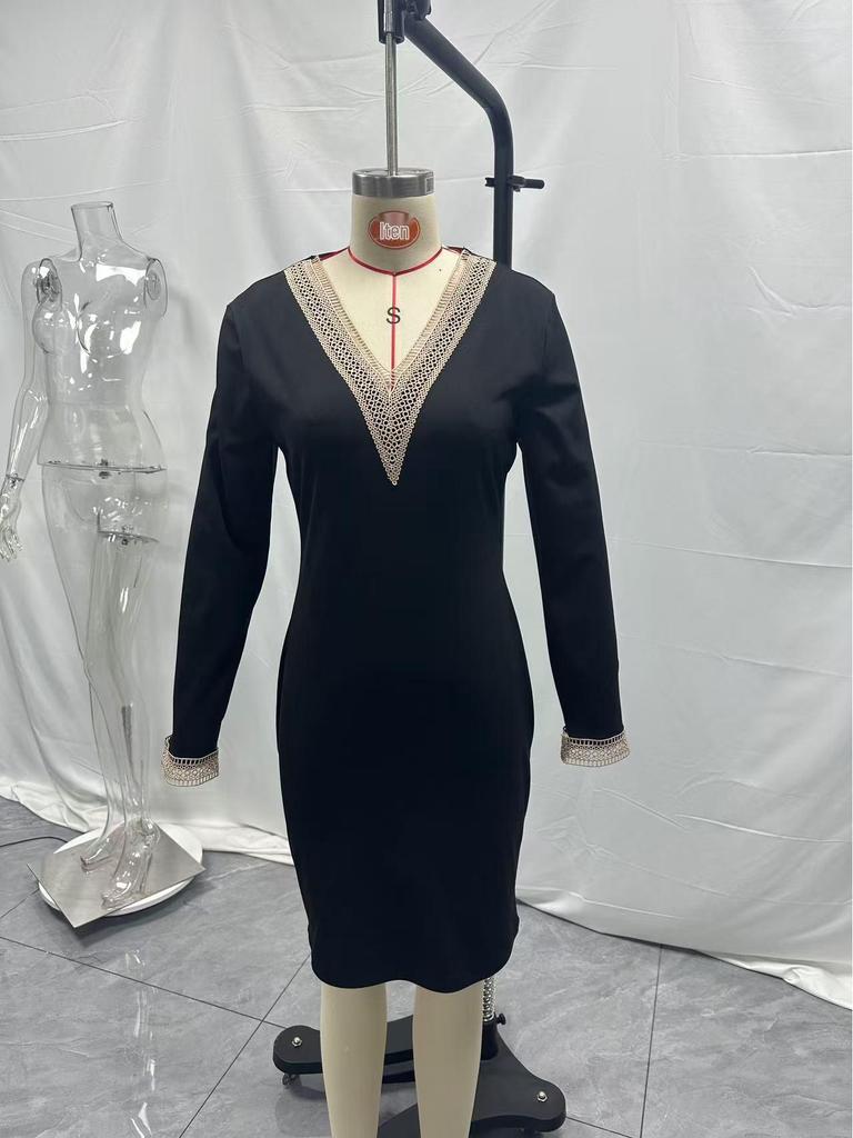 Elegant Women's Retro V-Neck Lace Stitch Long-Sleeve Dress