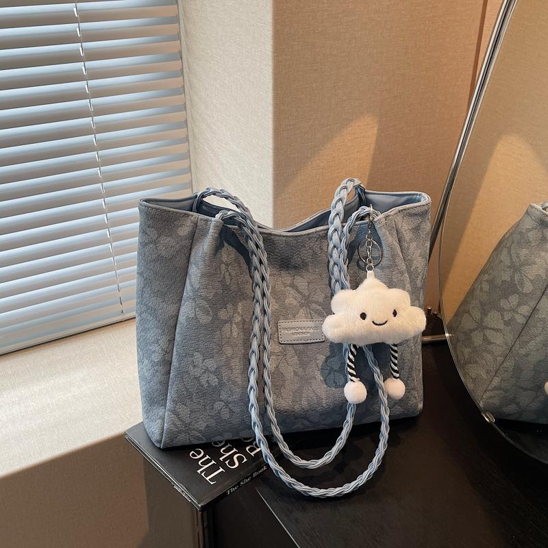 

Сумка женская большой вместимости на плечо 2025 новая весна-лето студенческая модная подмышечная портативная сумка-тоут