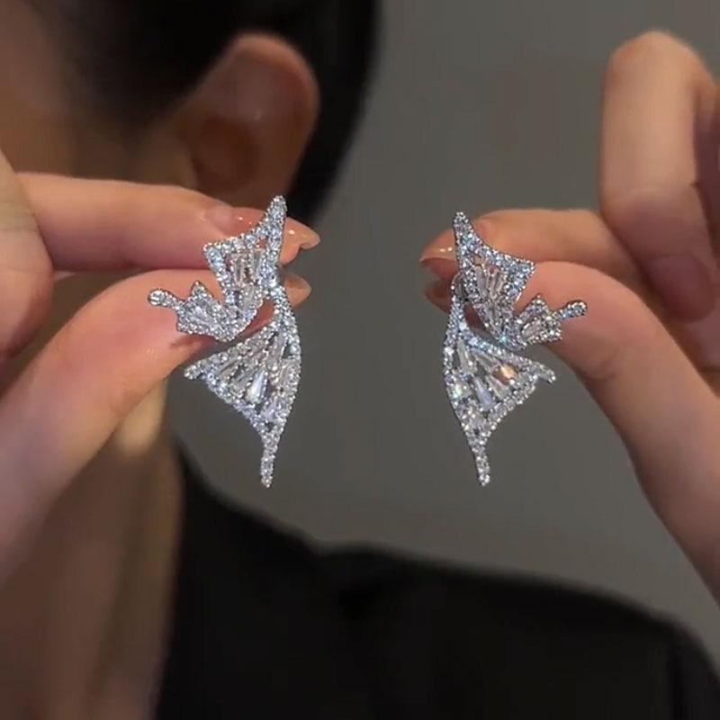Butterfly wings, a pair of earrings, super flash temperament light luxury stud earrings, personalized Internet celebrity earrings of the same style