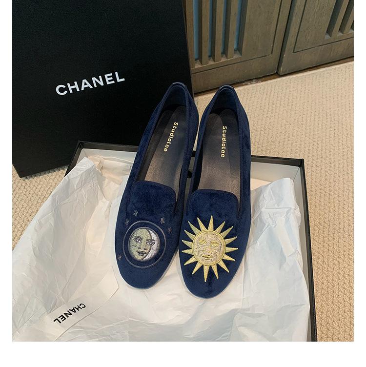 Shoes French exquisite embroidery one-pedal velvet flat-bottomed Loafu Doudou single shoes