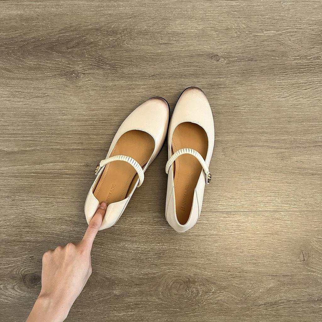 Pele de cordeiro super macia~ Sapatos sociais franceses femininos salto grosso sapatos de couro pequenos retrô bonitos não cansam os pés com saias sapatos Mary Jane