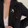 Spilla Personalizzata in Acciaio Inossidabile a Forma di Rondine per Donne Uomini Moda Metallo Uccelli Distintivo Spilla Spille Decorazione Nuovi Ciondoli Gioielli