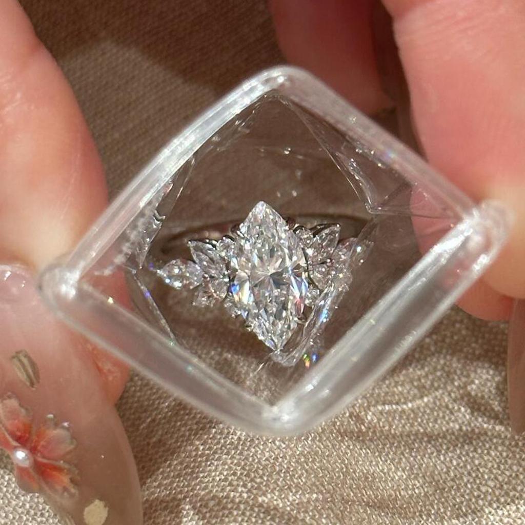 Luxury Inlaid Full Diamonds Ring Engagement Fashion Horse Eye Rings for Women High-end and Unique Design Wedding Jewelry Gift