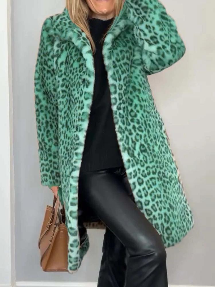 Damelang kåpe i fuskepels med leopardtrykk