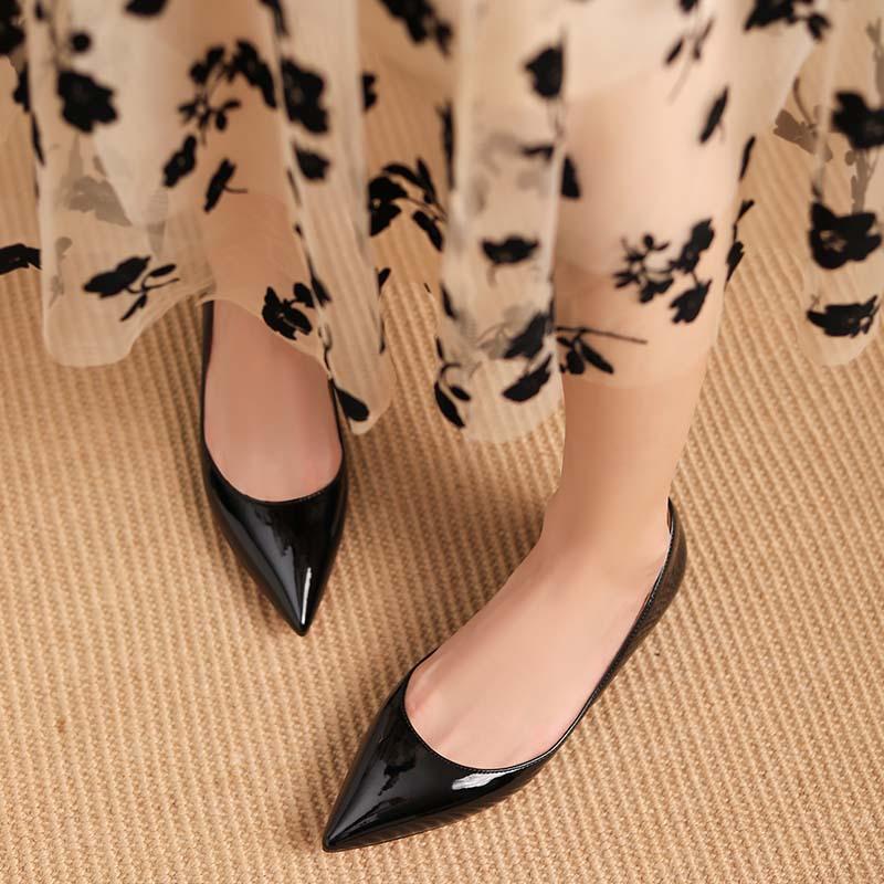 Nude single shoes women's patent leather 2025 autumn new red-soled shallow mouth pointed flat shoes inner height increase commuting temperament women'