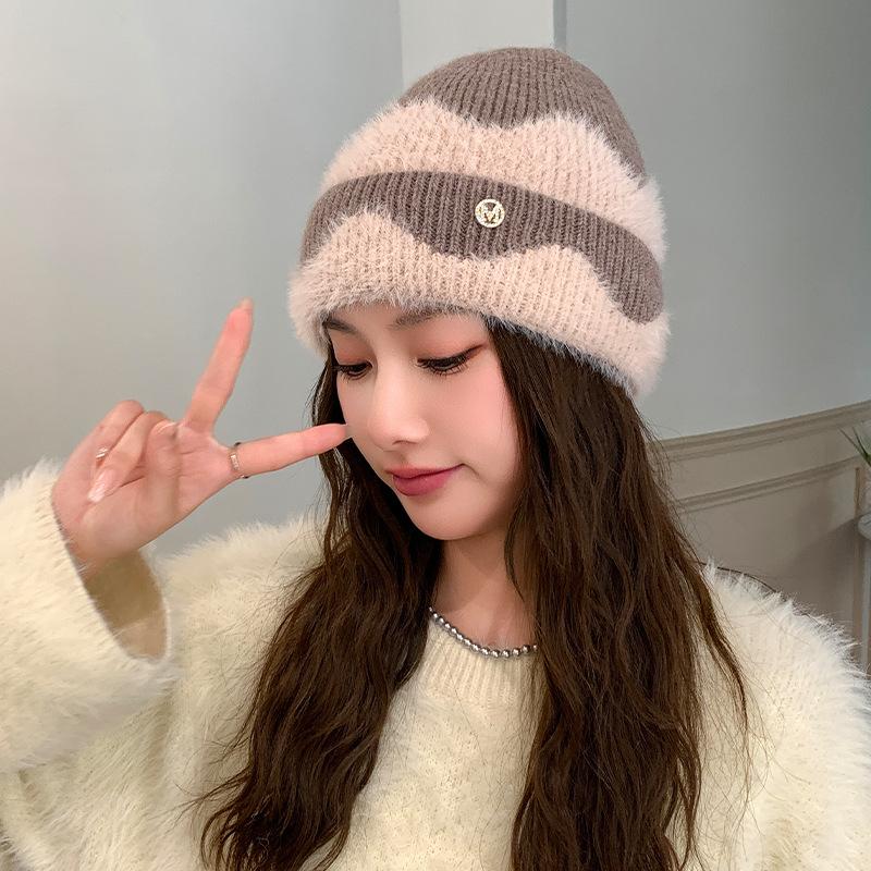 Autumn and winter hats women's trendy and versatile fashion plush wool hats winter cycling warm contrasting knitted hats