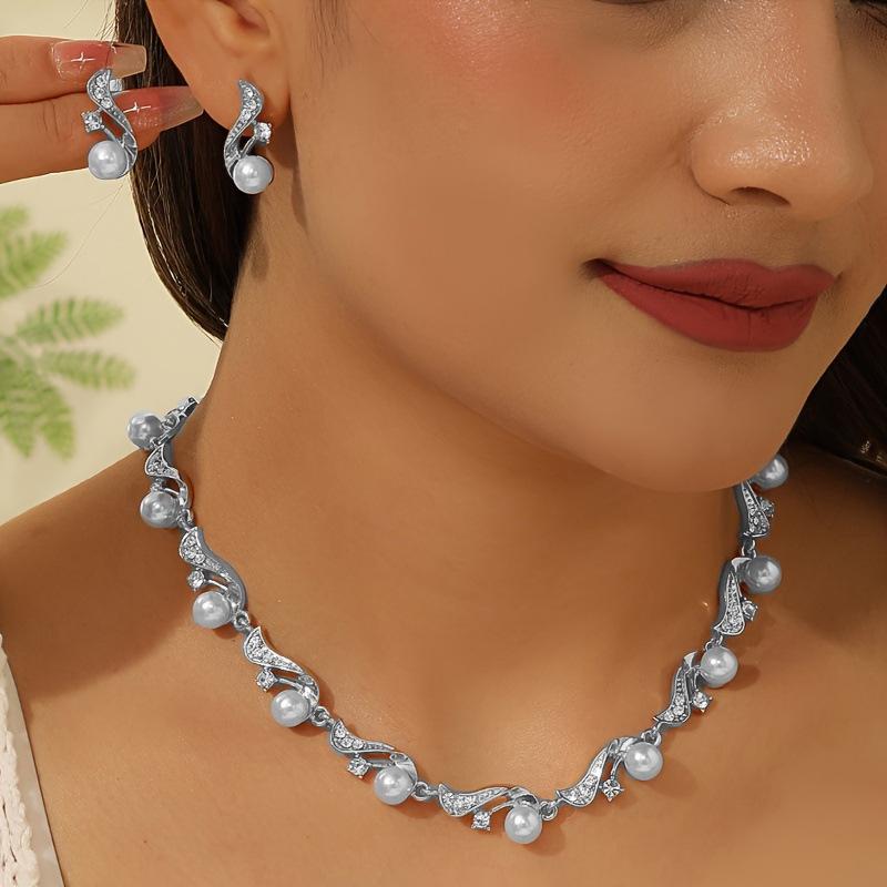 

Комплект из легких роскошных жемчужных сережек и ожерелья в европейском и американском стиле в стиле бохо