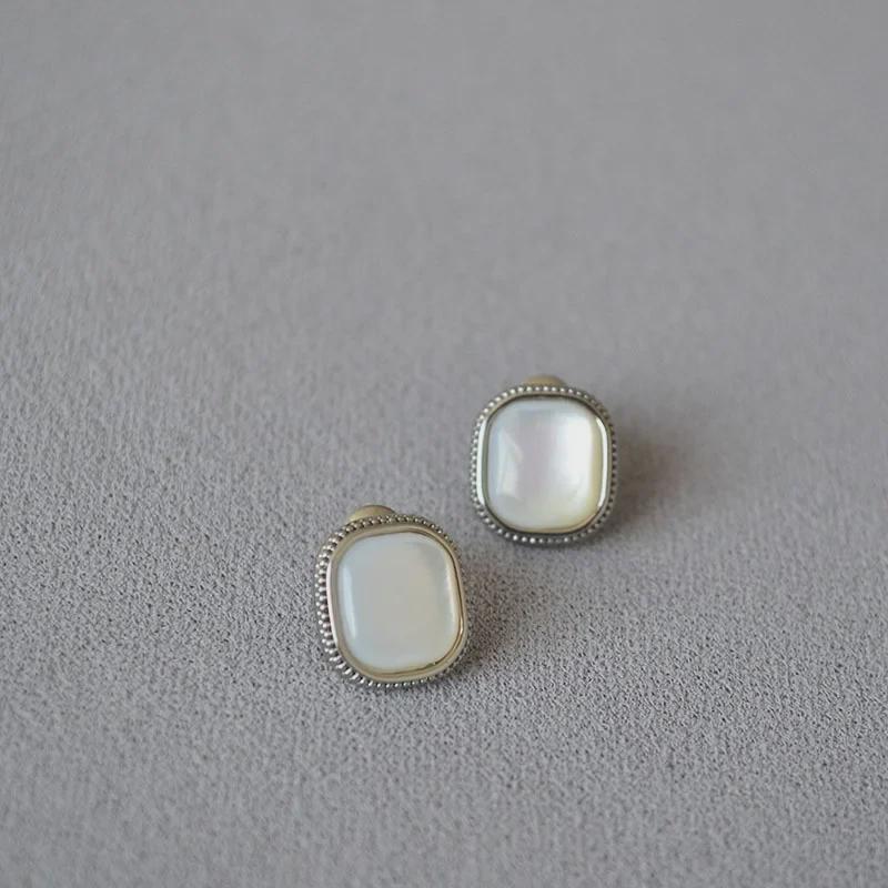 Cercei pătrați retro japonezi cu sidef, placați cu platină, cu ac din argint 925