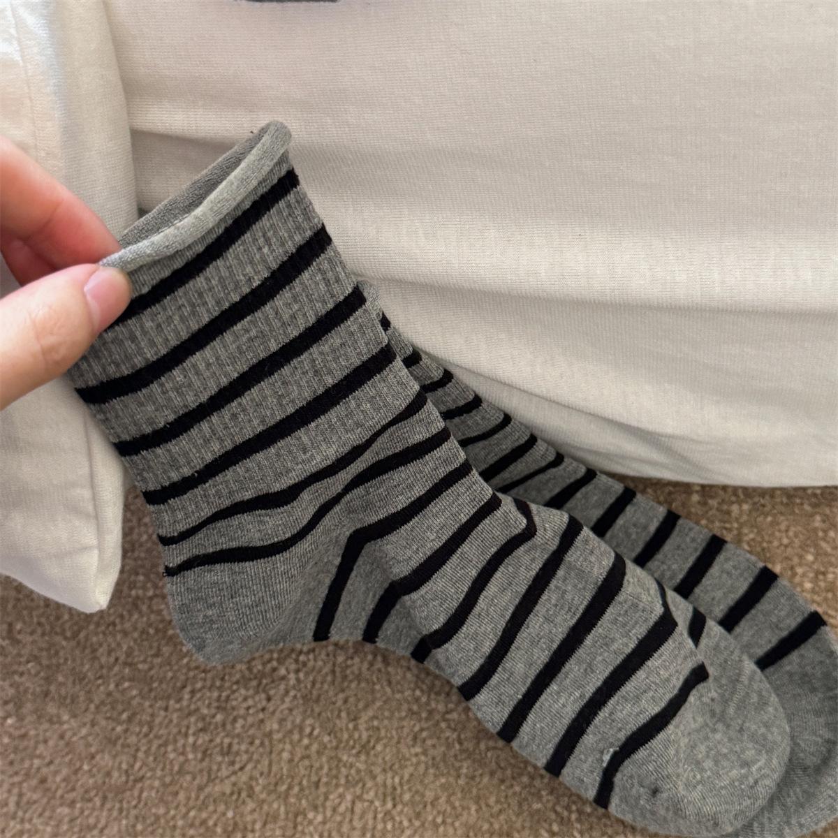 

Полосатые бесшовные носки для осени и зимы, носки до середины икры для девочек, удобные и дышащие хлопковые носки 1 pair серый