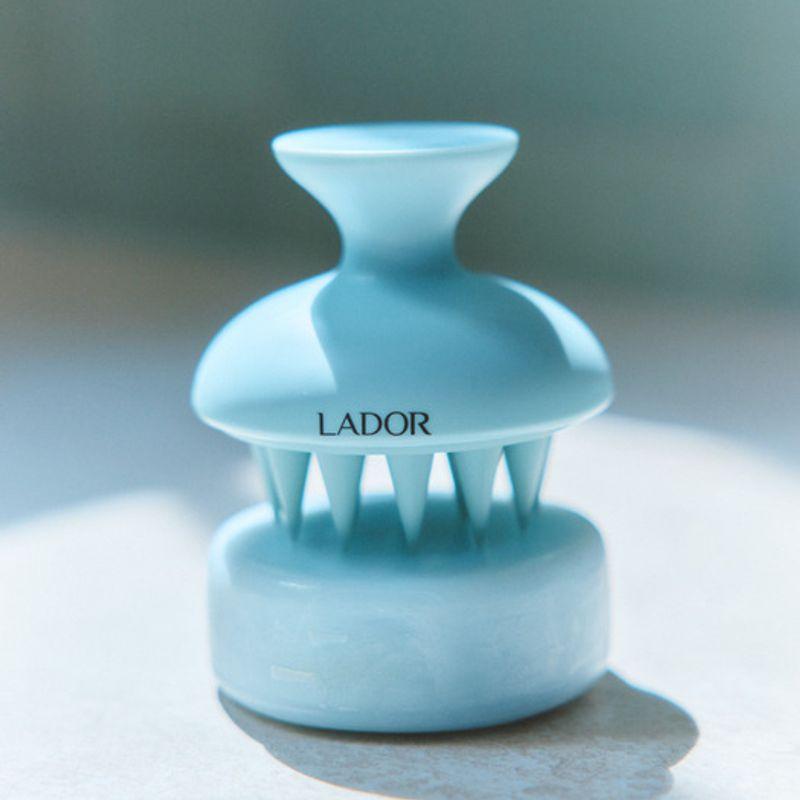 

LADOR Scalp Shampoo Brush (Blue) Scalp shampoo brush