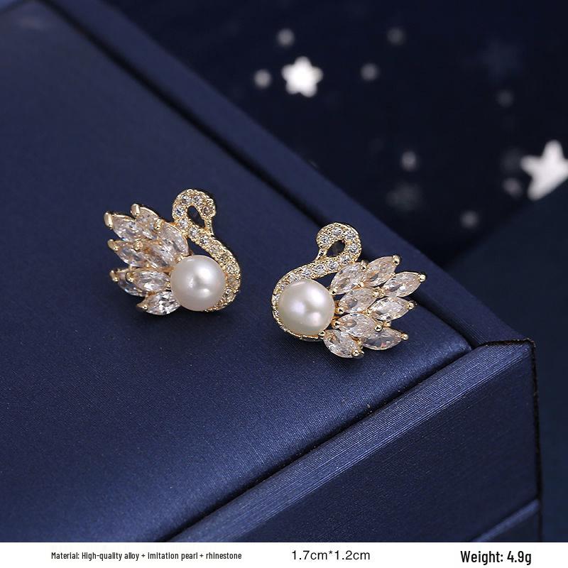 French Retro Pearl Plaid Earrings: Luxury Korean Studs for Women