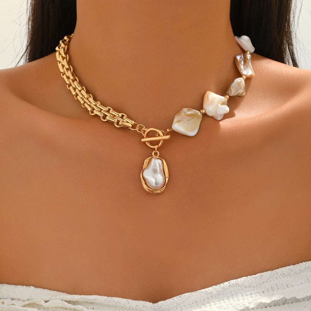 Boho Barokní Perlový Choker Asymetrický Kubánský Řetízek Zapínání na Páčku Výrazný Letní Plážový Šperk Dárek
