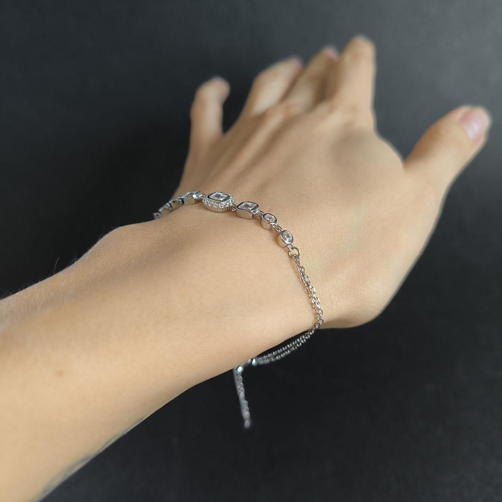 Серебряный браслет с фианитами, вес изделия 3,8 гр (2209089)