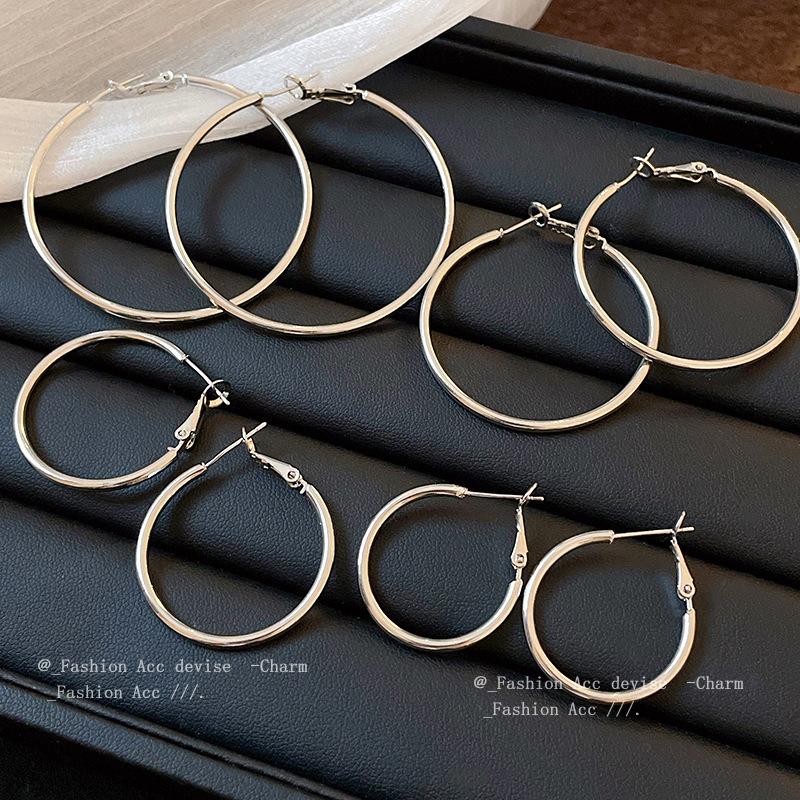 Silver Needle Cold Wind Round Ring Earrings European and American Simple Exaggerated Atmosphere Earrings Fashionable Versatile Design Sense Earrings