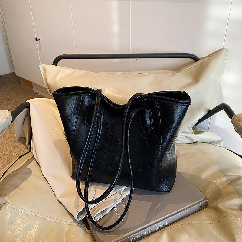 

Casual retro commuter bag women s large-capacity new versatile shoulder bag autumn and winter popular tote bag