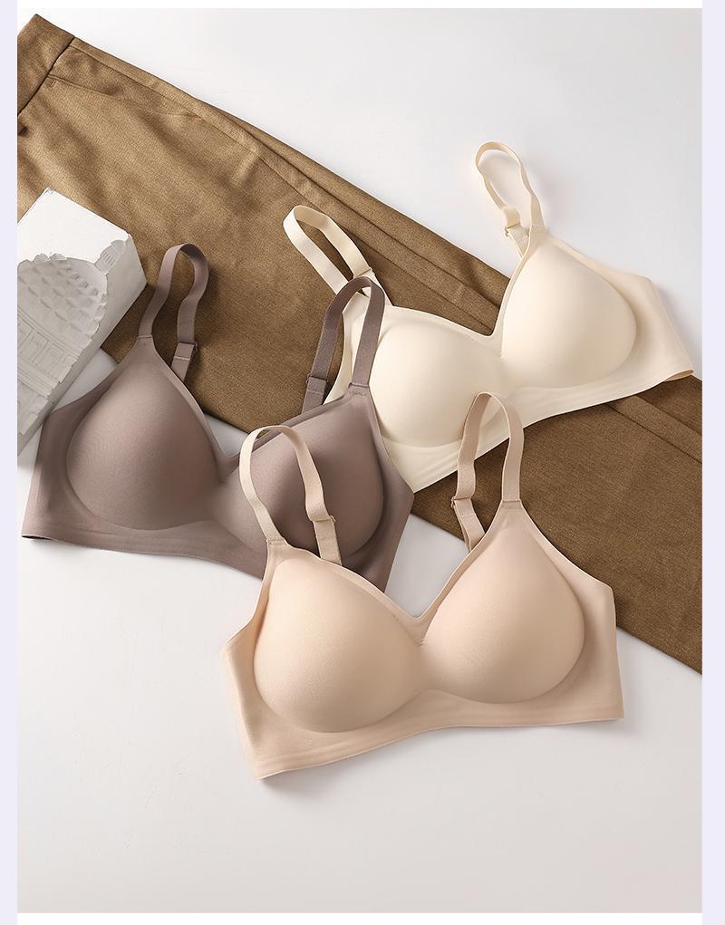 Lingerie for Small Chests: Lift & Support Wireless Bra with Anti-Sagging, Underarm Fat Collection, and Large Cup Illusion.