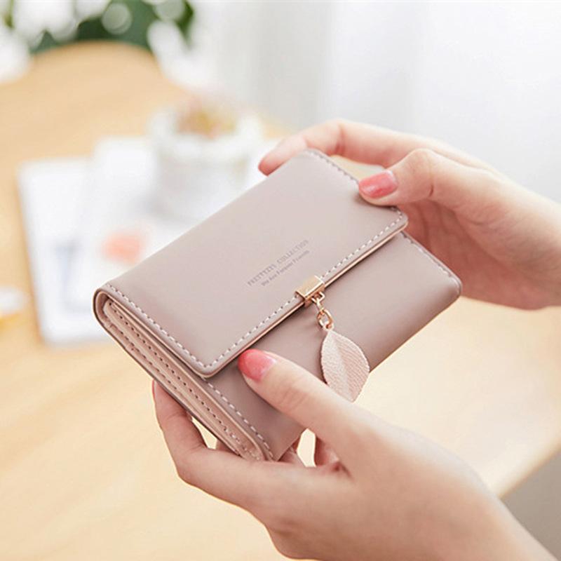 

Women Wallets Leaf Pendant Fresh Style Multi-Card Short Wallet, Card Holder, Leather Clip, Coin Purse 11.5 * 9.5 * 2.5CM рожевий