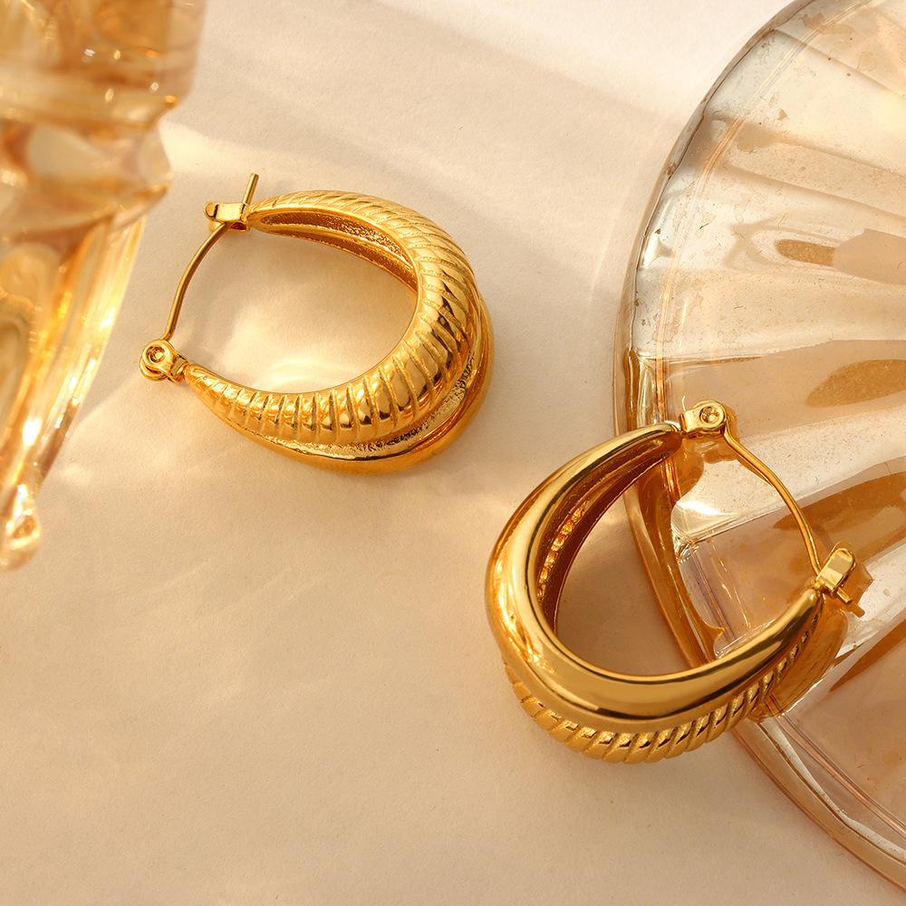 Cercei noi cu model răsucit, tip C, neted, care nu se decolorează, cercei, cercei placați cu oțel titan și aur de 18K