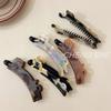 High-end Cute Hairpin, Backward Braided Ponytail with A Vertical Hairpin, Downward-curving Banana-shaped Hair Accessory
