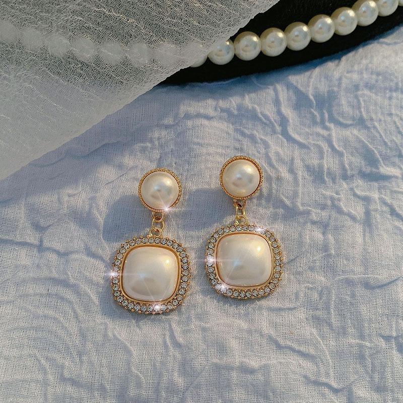 Women Girls Korean Style Camellia Baroque Pearl Earrings Fashion Vintage Jewelry Bow Heart Shape Elegant Lady Ear Rings Ear Clip