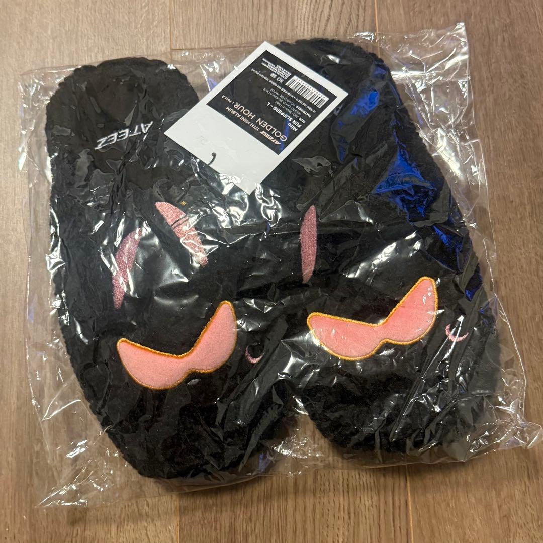 

[USED] ATEEZ mito slippers, size L, pop-up GOLDEN HOUR