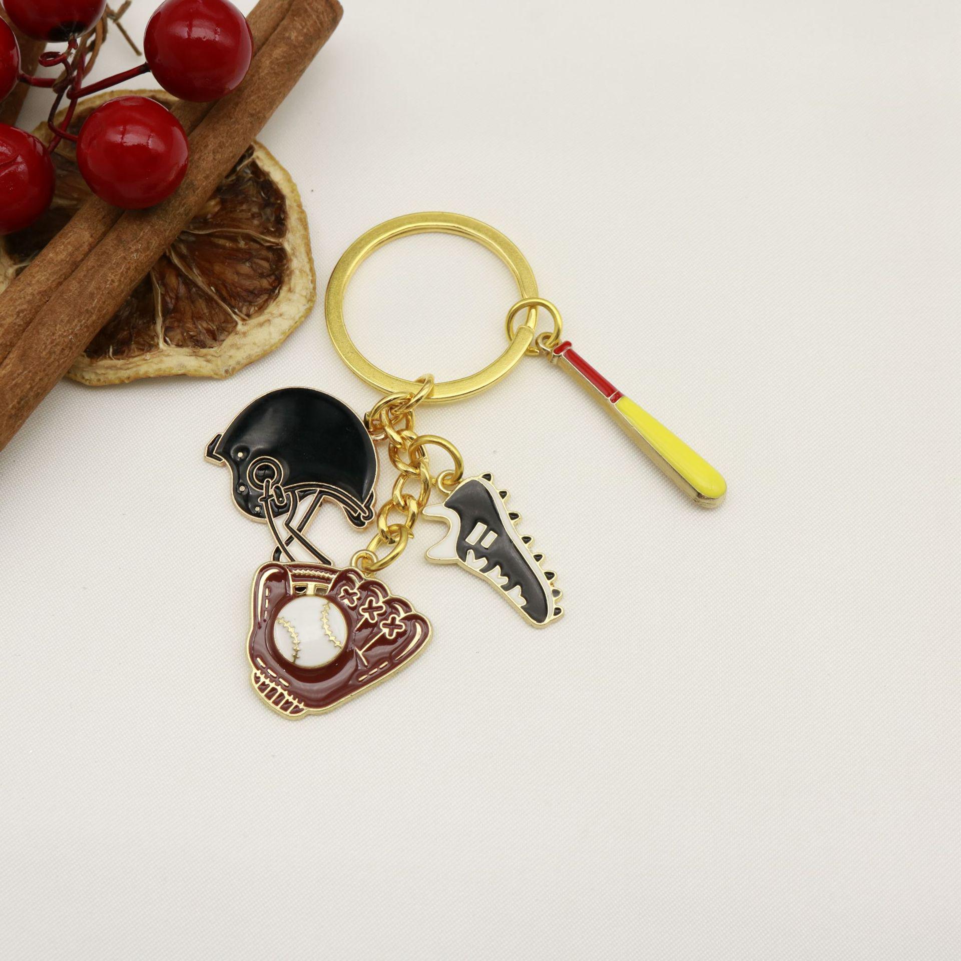 Mini Sports Keychain: Basketball, Football, Rugby, Tennis Pendant золотой