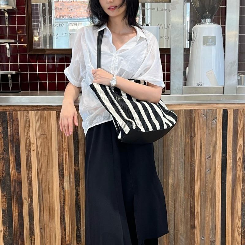 Tote Bag A Lightweight Woven Striped Crossbody Bag for Women A Large-capacity Single-shoulder Bag for Commuting