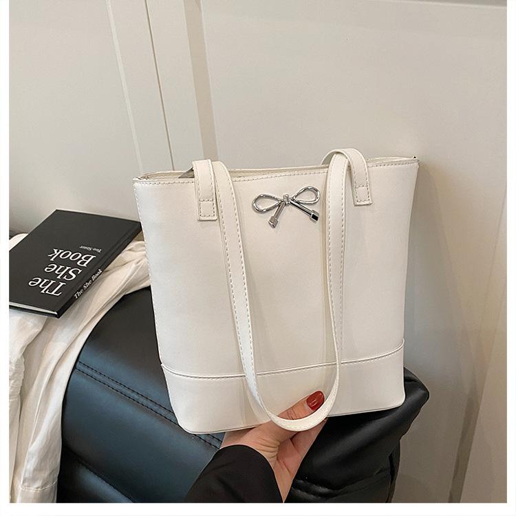 

Big bag women 2025 new fashion commuter this year popular butterfly tote women s bag large capacity beautiful shoulder bag білий