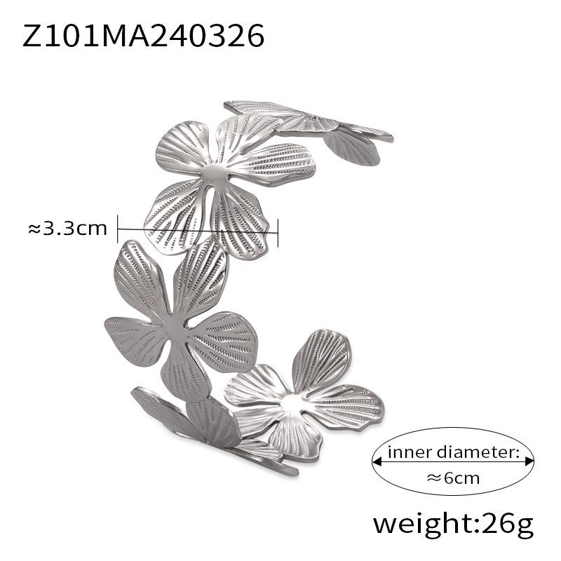 18K Gold-Plated Titanium Steel Flower Bracelet with Rhinestones - Elegant, Colorfast Jewelry for Women