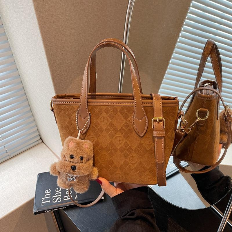 This Year's Popular Bag Women's Autumn and Winter Versatile 2025 New Retro Shoulder Messenger Bag Simple Bucket Bag