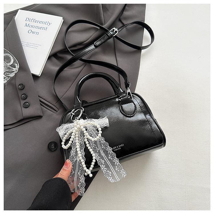 

Premium foreign style portable pillow bag women s spring and summer new fashion messenger women s bag versatile commuter shell bag
