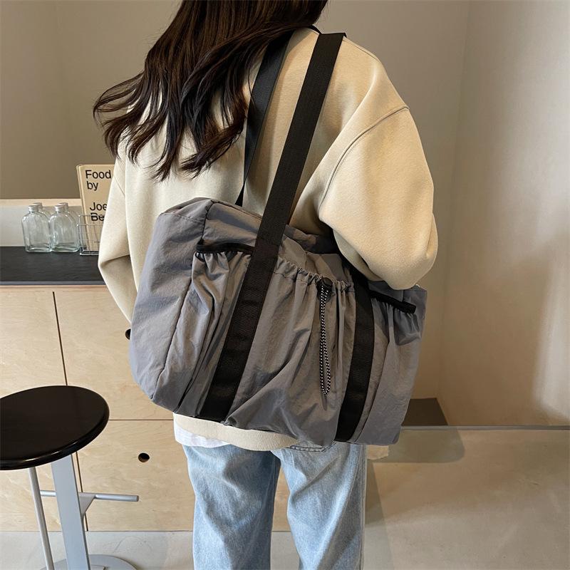 2025 New Large-capacity Bag Women's Fashion Casual Shoulder Travel Bag Versatile Premium Texture Portable Tote Bag