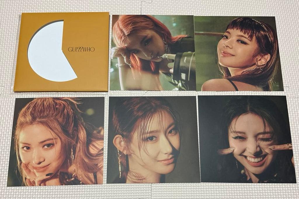 [USED] ITZY GUESSWHO WANNABE Album with Trading Card Postcard