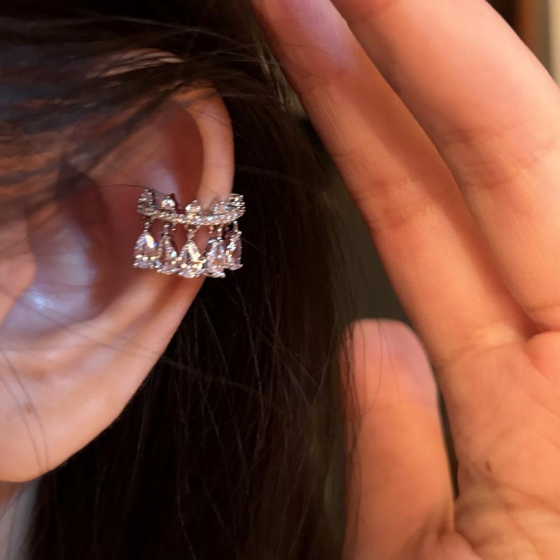 Princess-Style Zirconia Tassel Ear Cuff - Luxurious & Sparkly Earrings