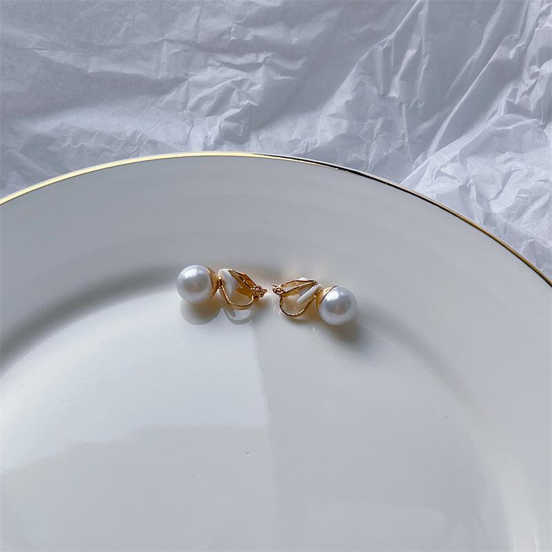 Vielseitige Retro-Mode Ohrringe mit Perlen und Katzenauge: Rote, nicht durchstechende Mückencoil-Ohrclips für Damen