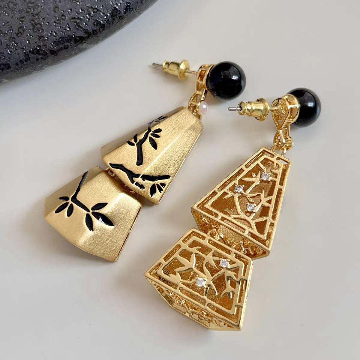 Elegant Wind Chime Stud Earrings: Classic, Versatile, and Stylish Dangle Earrings for Women with a Unique Niche Design.