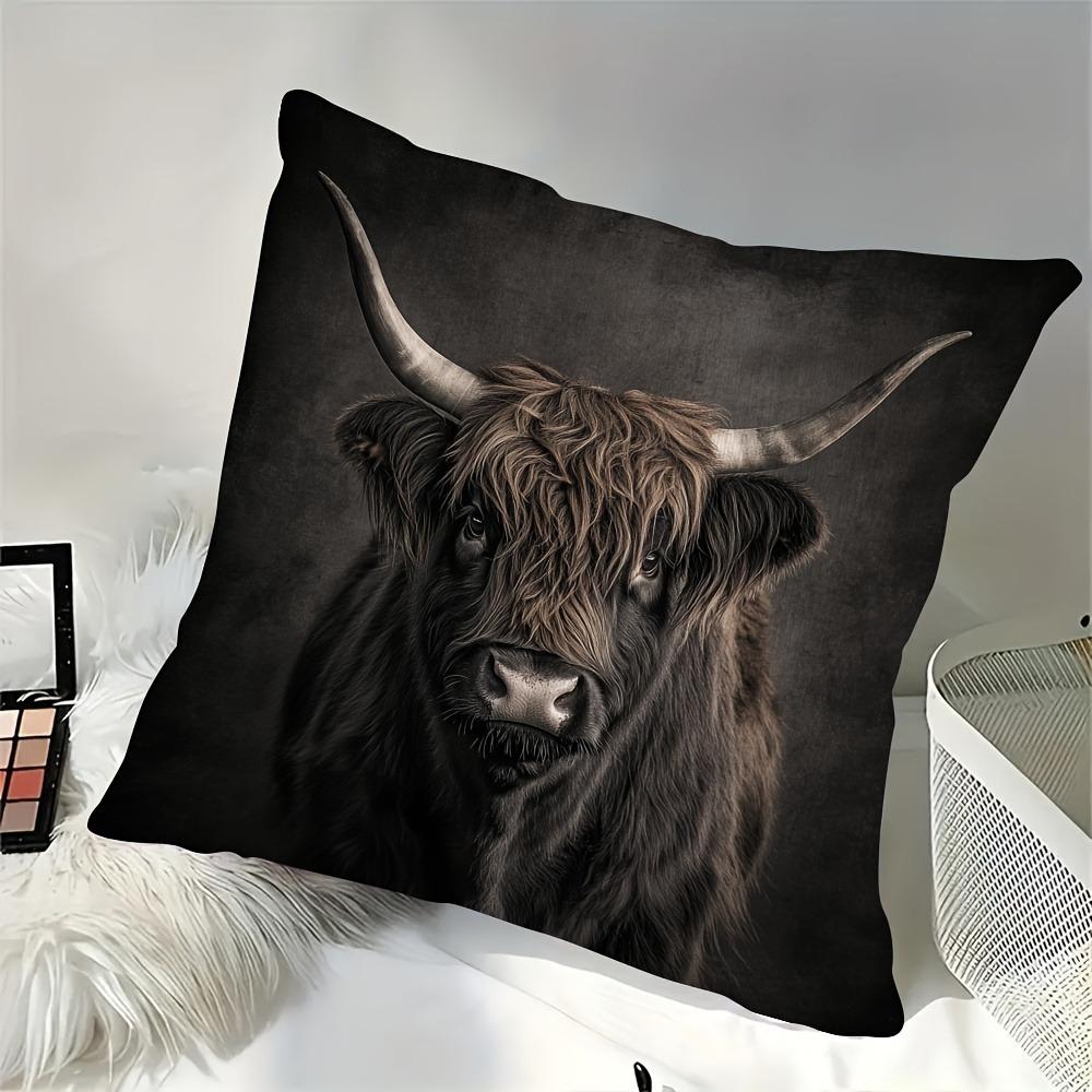 

1 ultra-soft highland cow pillowcase with a fine highland cow motif on a black background 40x40cm/16x16inch
