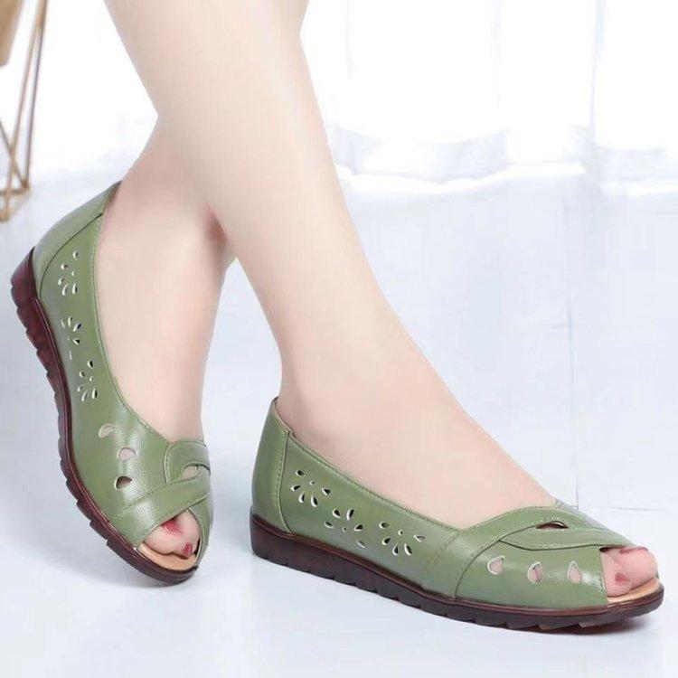 Sandály s rybí tlamou dámské 2025 léto nové pohodlné s měkkou podrážkou z hovězí šlachy děrované boty ploché boty pro matky profesionální kožené boty