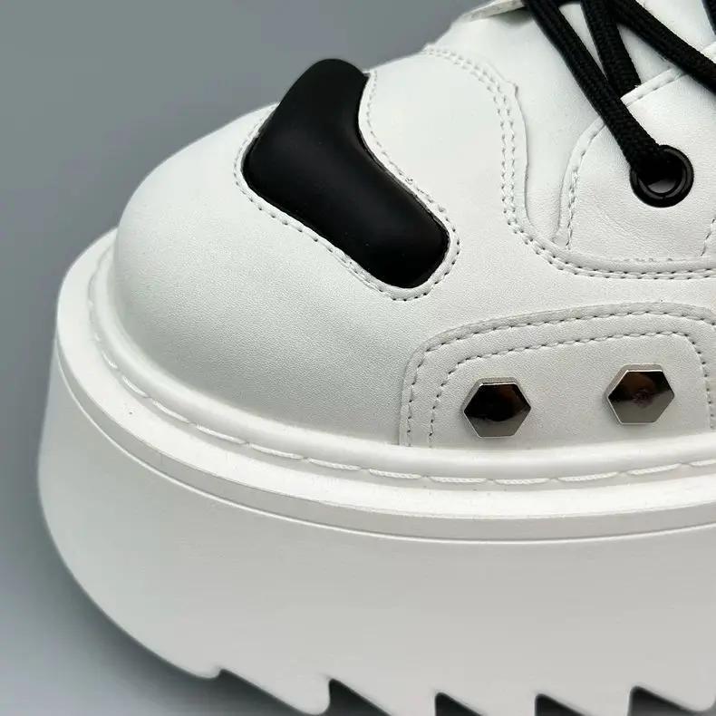 Herrenmode Persönlichkeit Trendige Weiße Workwear Kurze Herbst- und Winter-Explosion Dicksohlige Erhöhende Plateau-Stiefel