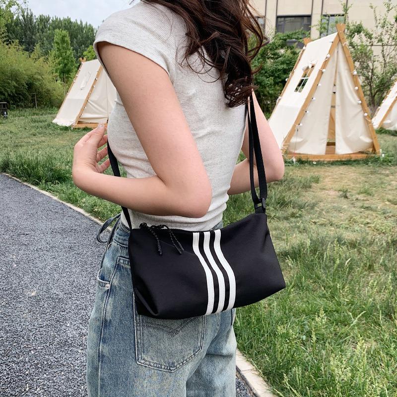 Summer fashion trendy sports style small square bag women's new summer sweet and cool hot girl style texture messenger bag bag