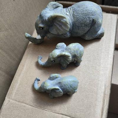 Creative Resin Three - Linked Elephant Ornament of Baby Elephants for Home Decorations and Courtyard Gardening