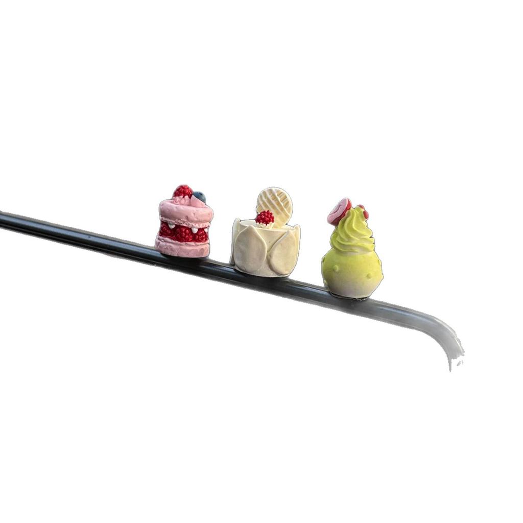 Car-Mounted Cute Cake Ornament: Screen & Interior Decor
