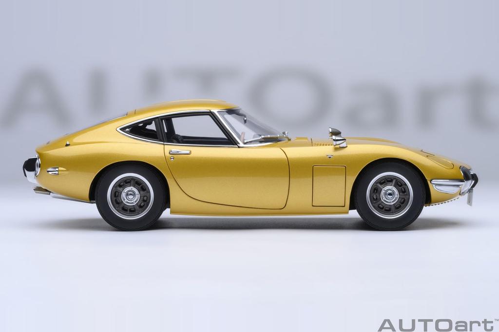 AUTOart Toyota 2000GT 1967 Completed Model 79549 (Gold)