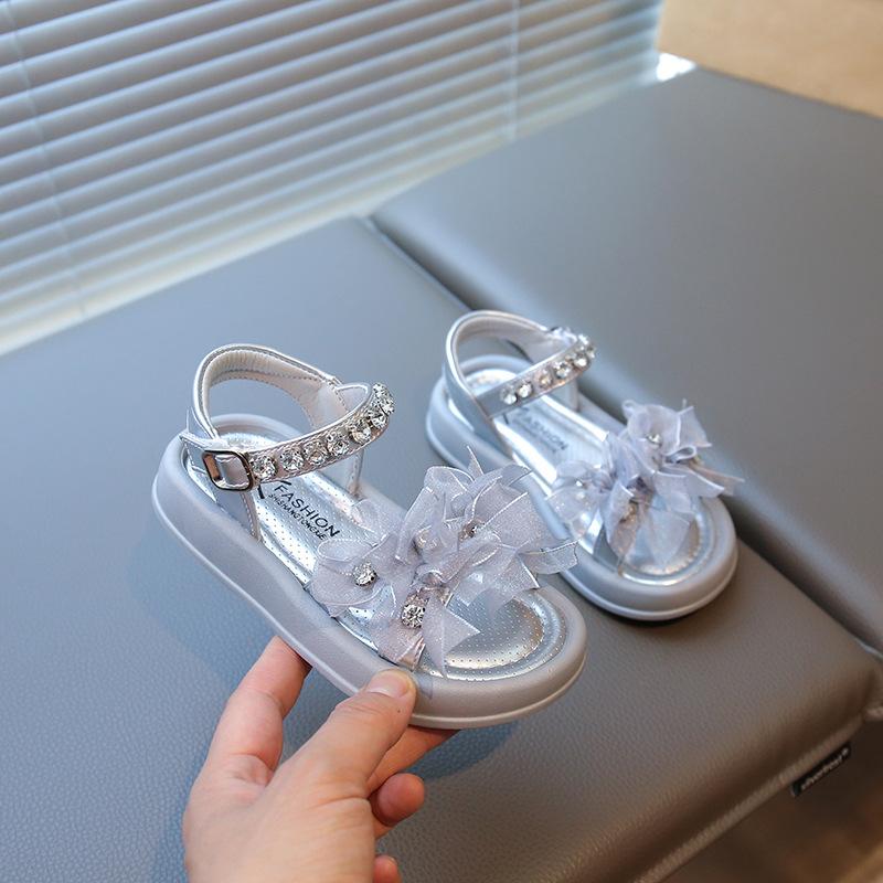 

Girls Sandals Lace Flowers Shiny Crystal Kids Beach Shoes Open Toes 2025 Summer New Children Princess Shoes Soft Comfortable 23 серебряный