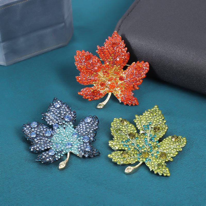 

High-End Maple Leaf Brooch and Sweater Chain Pendant