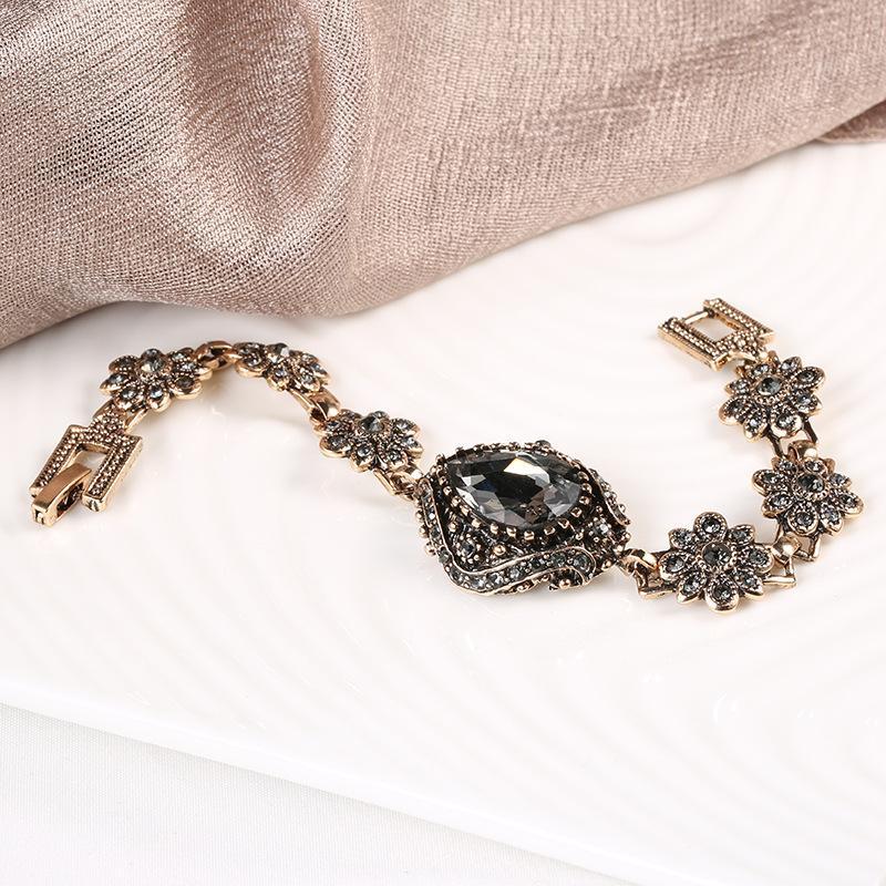 Niche Design Gold Plated Natural Stone Bracelet Vintage Rhinestone Embellished Gift for Best Friends