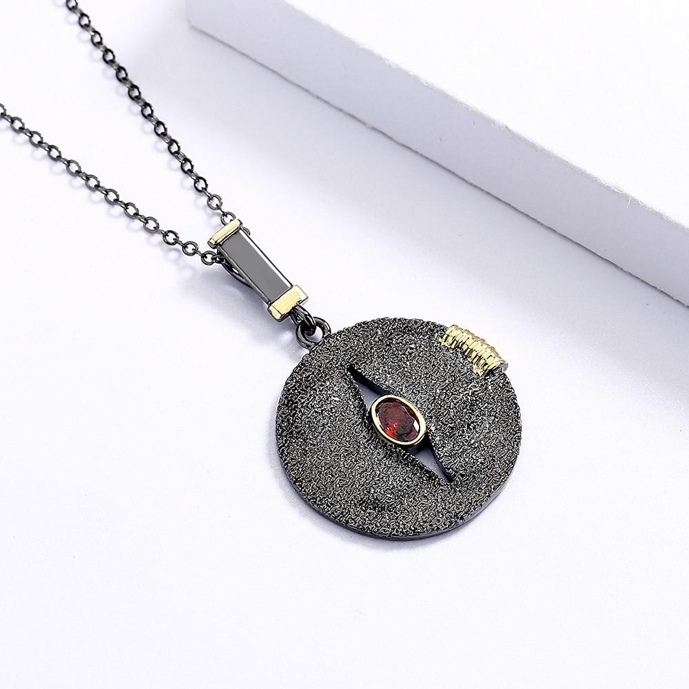 Retro Black Necklace for Women's Exaggerated Disc Inlaid Red Zircon Pendant Necklace Party Jewelry Sweater Chain