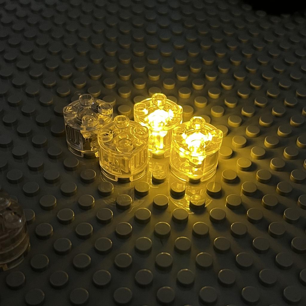 Nuovi 1/2/5 Pezzi Moc 8 Colori 2X2 Punti Luce LED Con Batteria Accessori Mattoncini Classici Educativi Blocchi da Costruzione Luminescenti Bambini